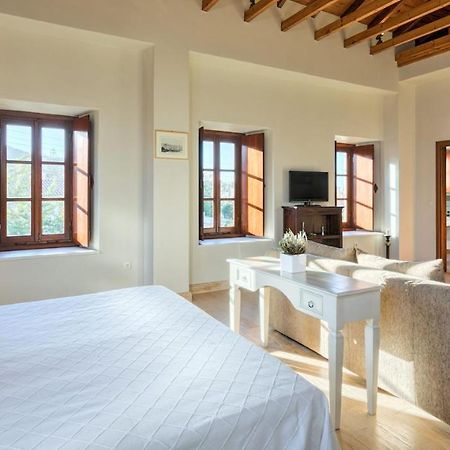 Mare Monte Luxury Suites Spetses Town Extérieur photo