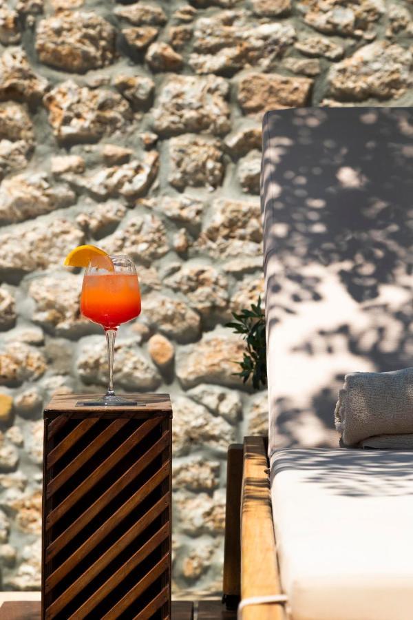 Mare Monte Luxury Suites Spetses Town Extérieur photo