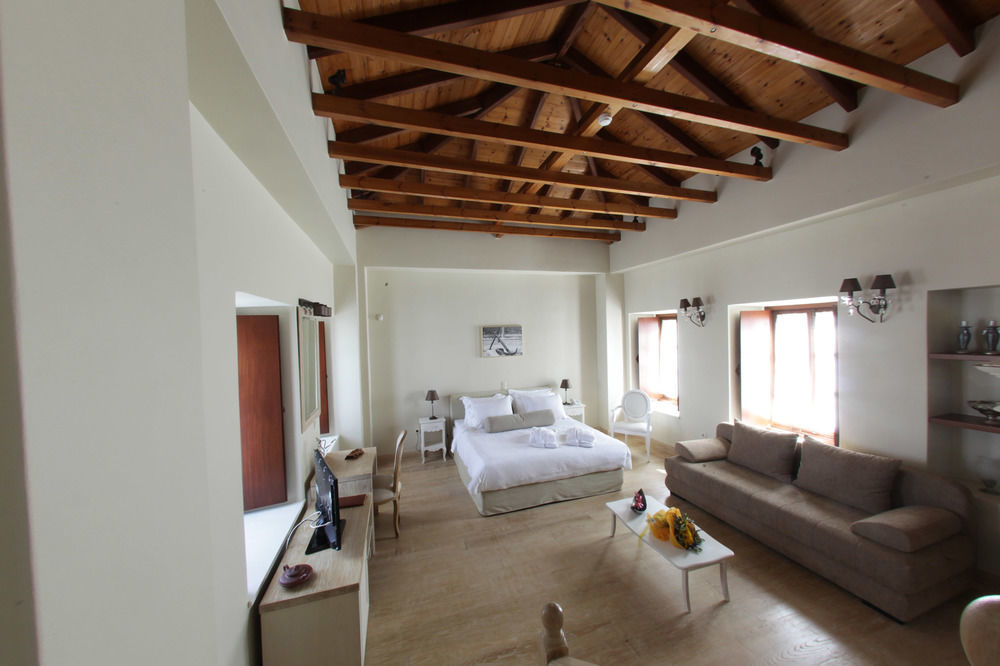 Mare Monte Luxury Suites Spetses Town Extérieur photo