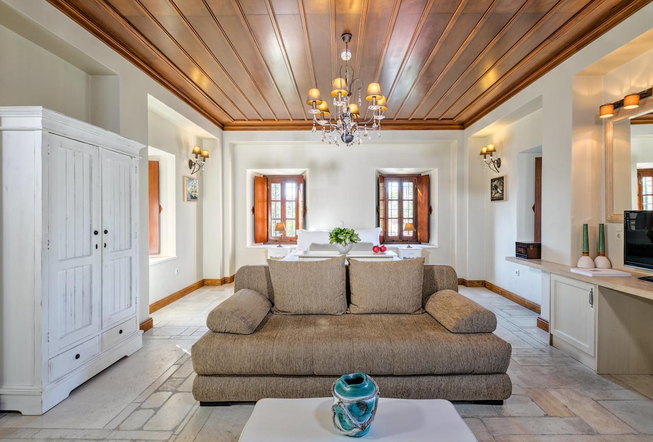 Mare Monte Luxury Suites Spetses Town Extérieur photo