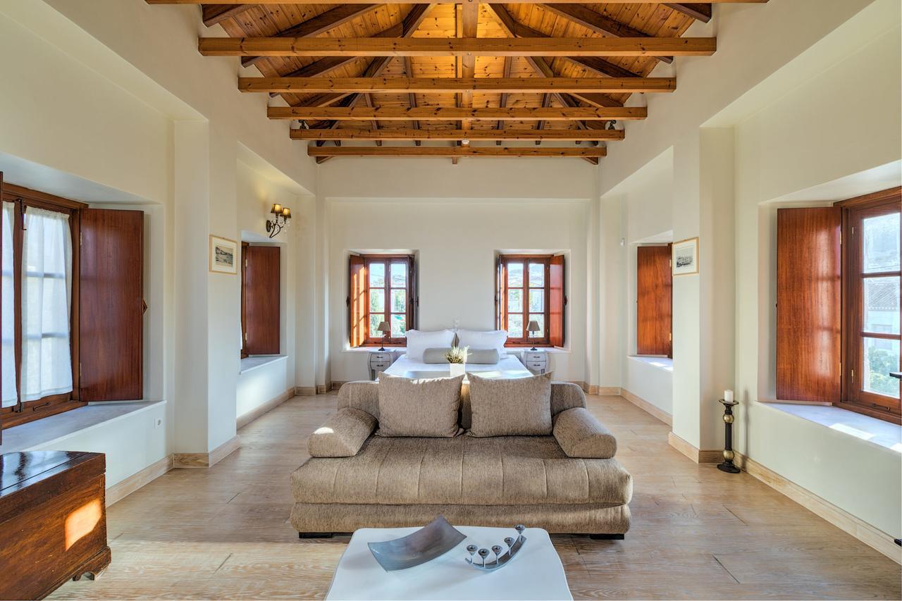 Mare Monte Luxury Suites Spetses Town Extérieur photo