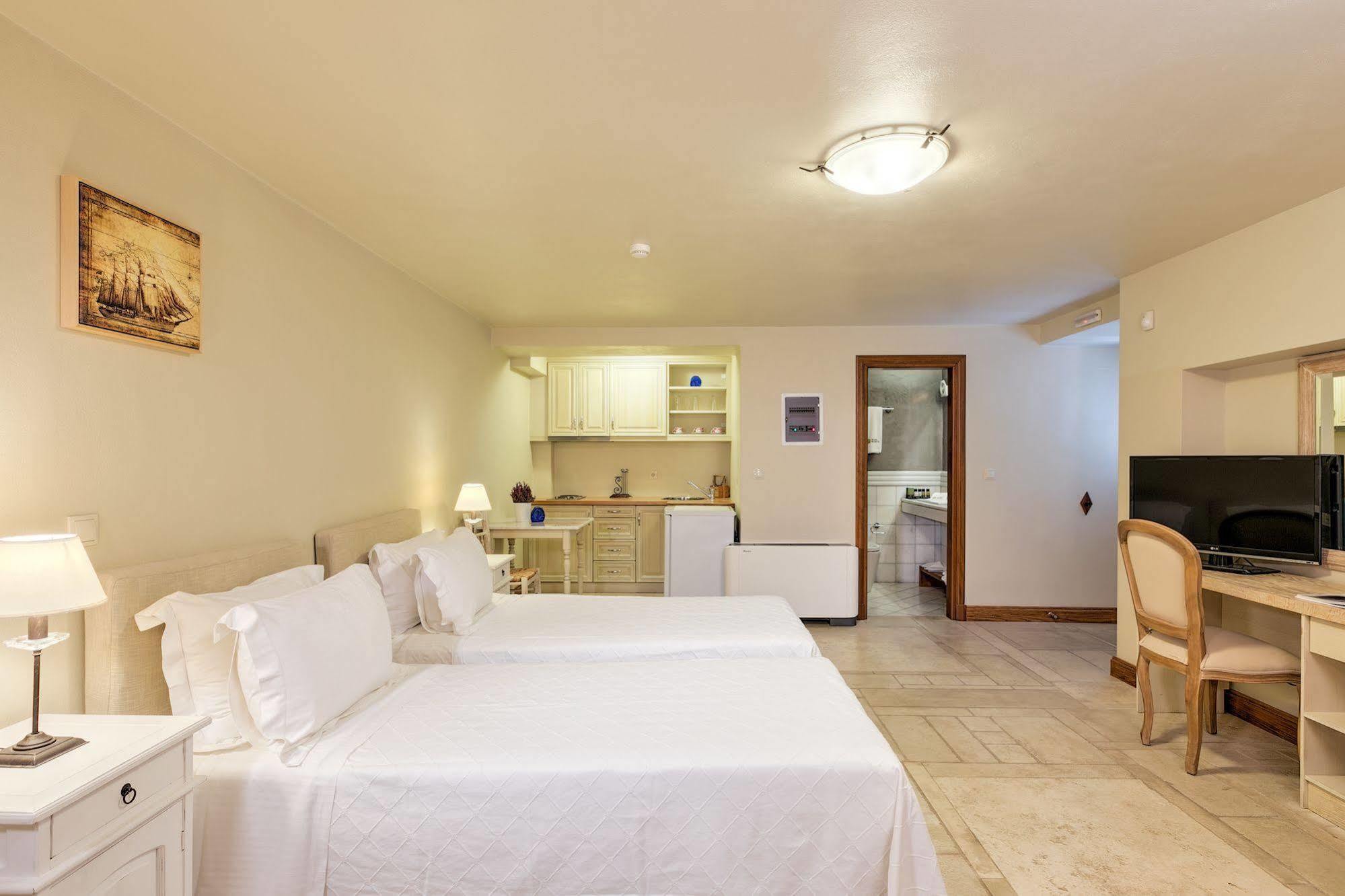 Mare Monte Luxury Suites Spetses Town Extérieur photo