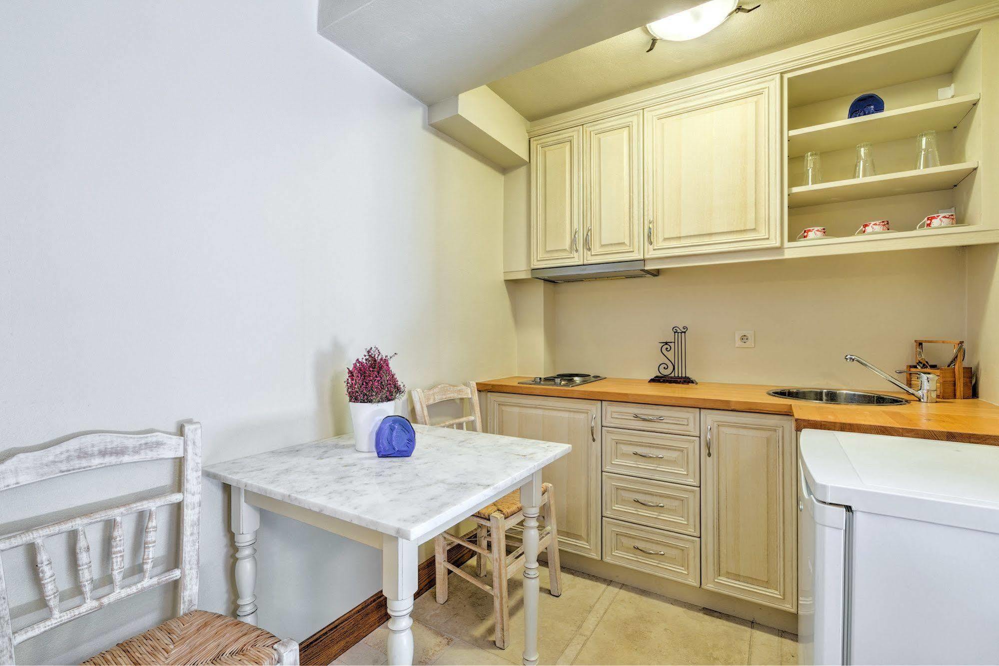 Mare Monte Luxury Suites Spetses Town Extérieur photo