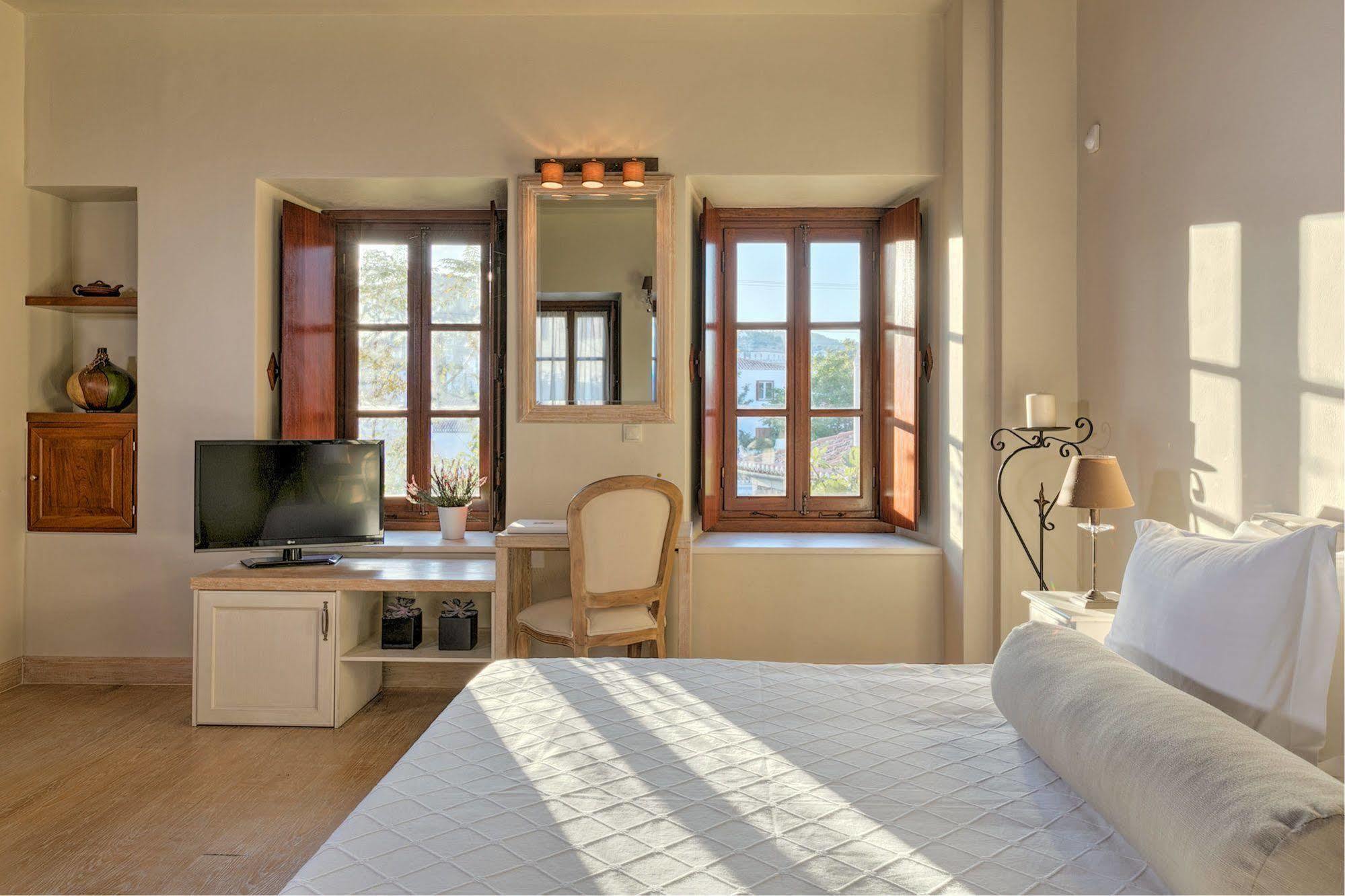 Mare Monte Luxury Suites Spetses Town Extérieur photo