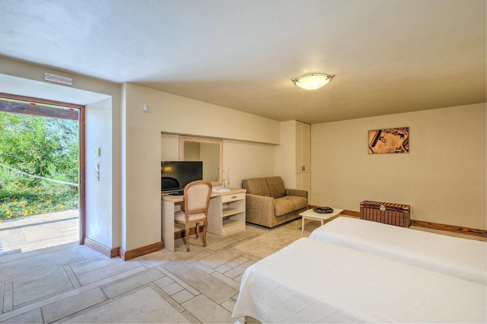 Mare Monte Luxury Suites Spetses Town Extérieur photo