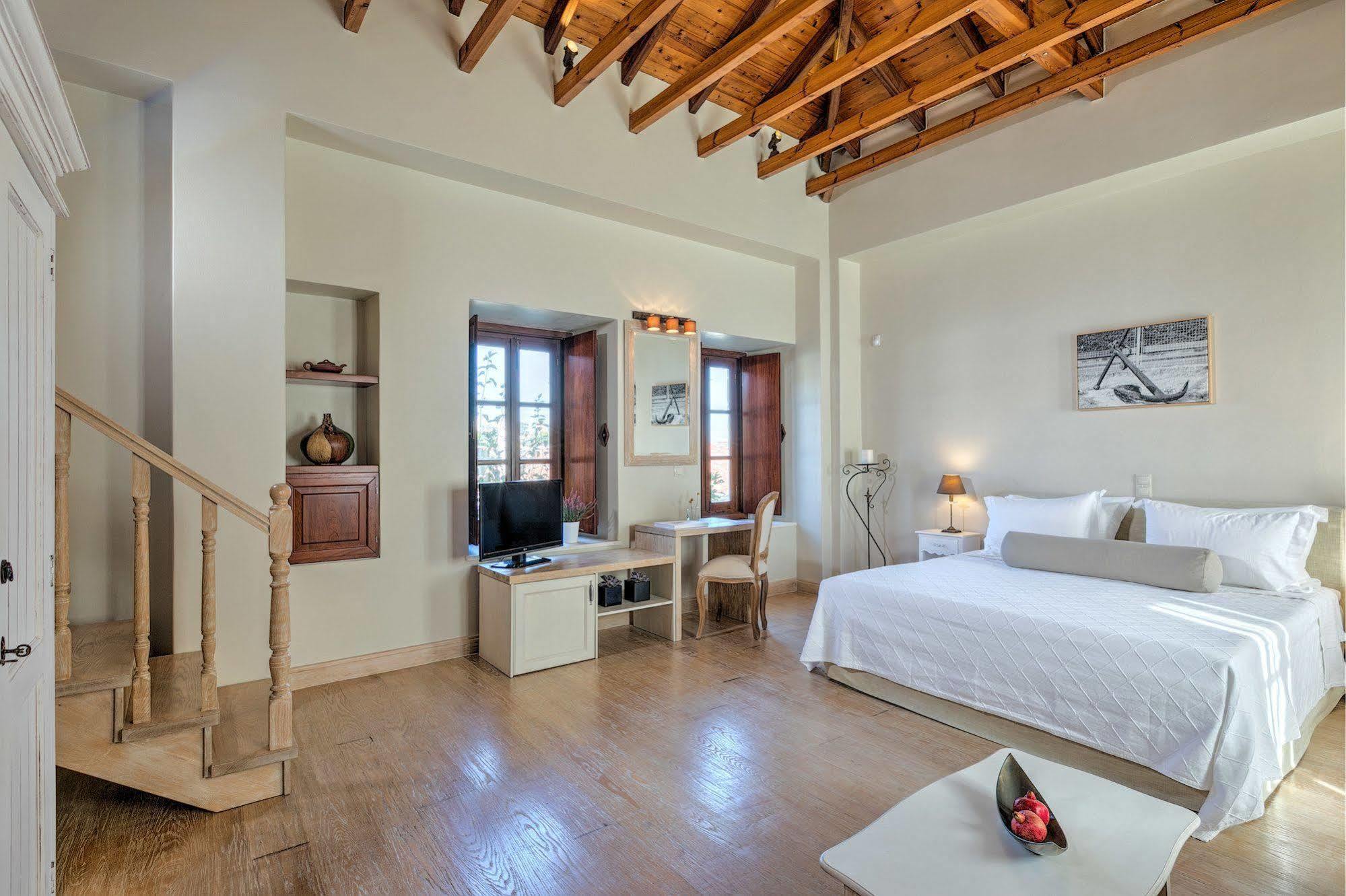 Mare Monte Luxury Suites Spetses Town Extérieur photo